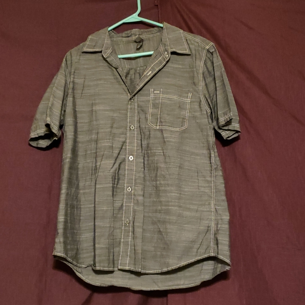 Men's button down short sleeve shirt